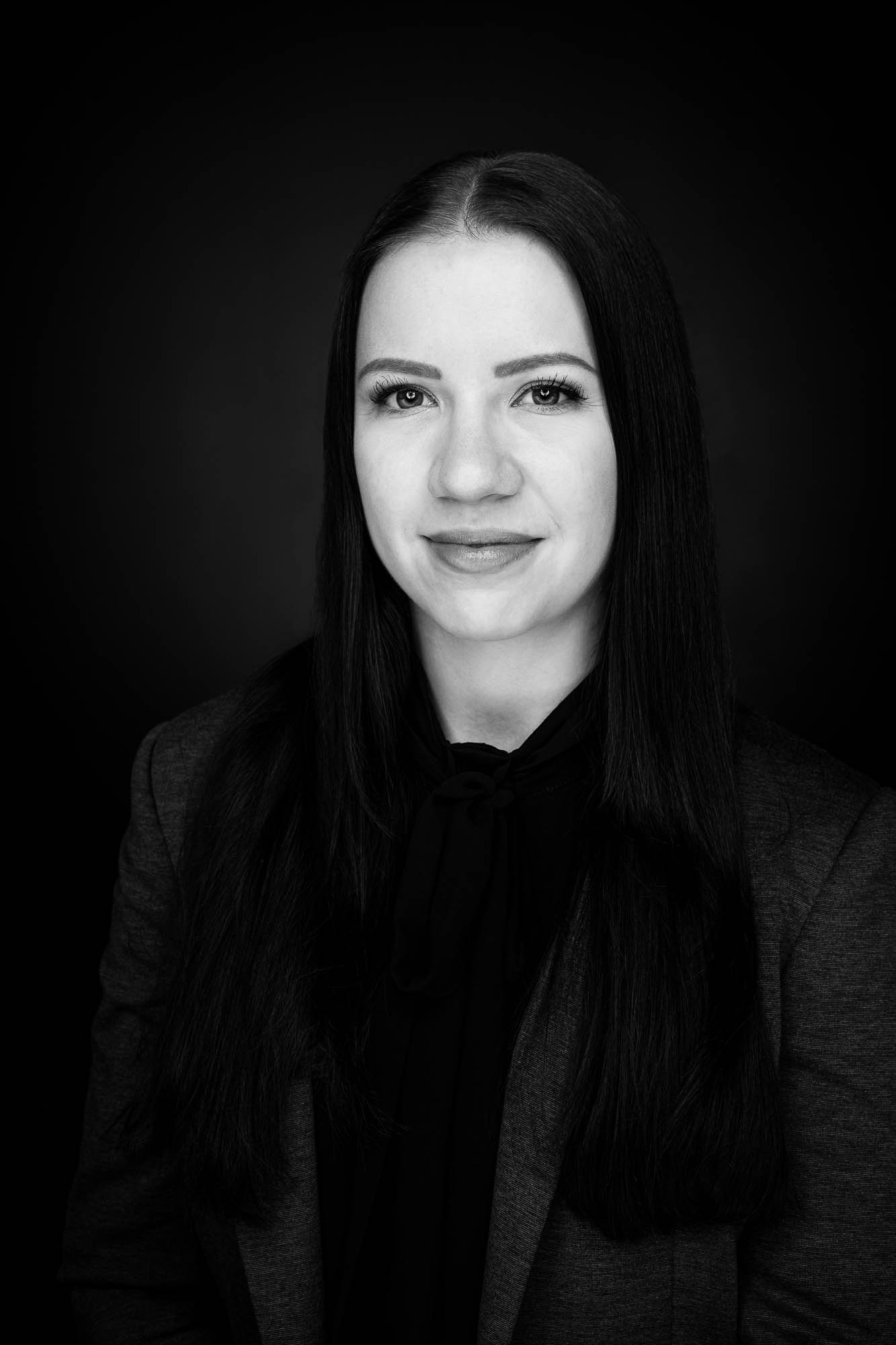 Export x3 Headshot  06313 Dez 01 2019 Bearbeitet Headshots 2019  Miro Nicole Nadine